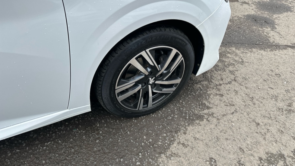 Peugeot 208 1.2 PureTech 100 Active Premium + 5dr Petrol Hatchback - Image 36