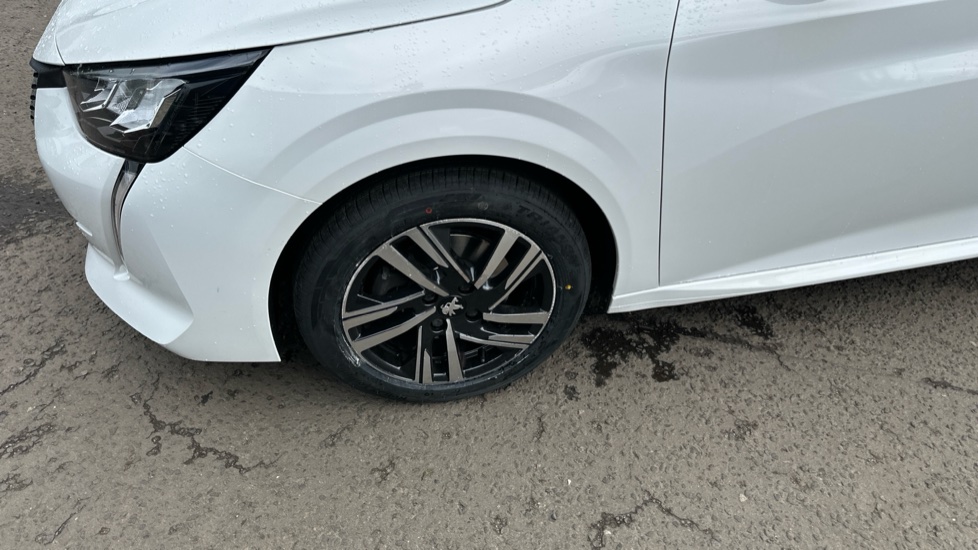 Peugeot 208 1.2 PureTech 100 Active Premium + 5dr Petrol Hatchback - Image 38