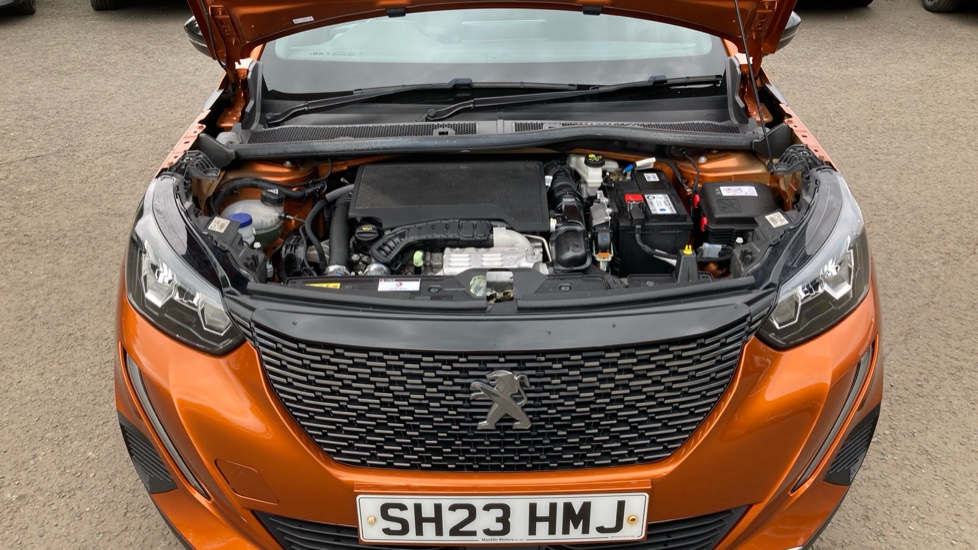 Peugeot 2008 1.2 PureTech Allure Premium+ 5dr Petrol Estate - Image 8
