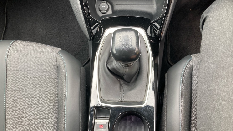 Peugeot 2008 1.2 PureTech Allure Premium+ 5dr Petrol Estate - Image 13