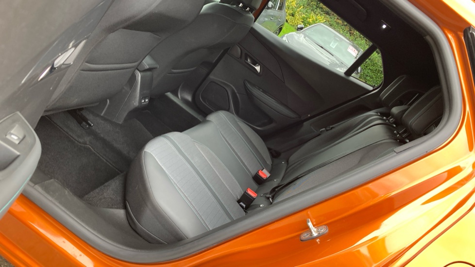 Peugeot 2008 1.2 PureTech Allure Premium+ 5dr Petrol Estate - Image 16