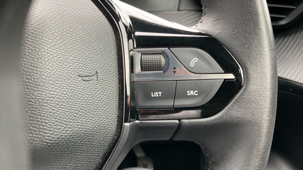 Peugeot 2008 1.2 PureTech Allure Premium+ 5dr Petrol Estate - Image 25