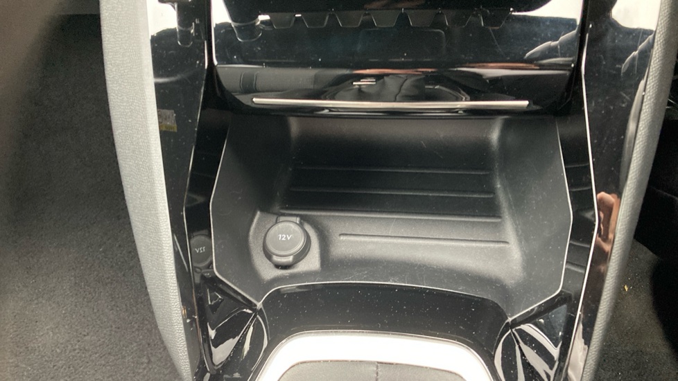 Peugeot 2008 1.2 PureTech Allure Premium+ 5dr Petrol Estate - Image 37