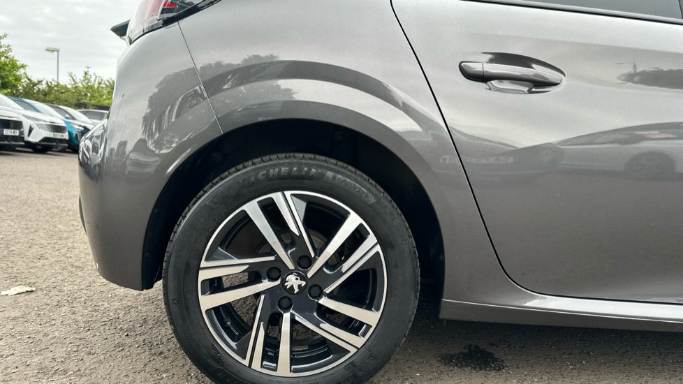 Peugeot 208 1.2 PureTech 100 Active Premium + 5dr Petrol Hatchback - Image 7