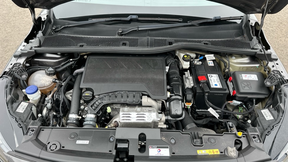 Peugeot 208 1.2 PureTech 100 Active Premium + 5dr Petrol Hatchback - Image 21
