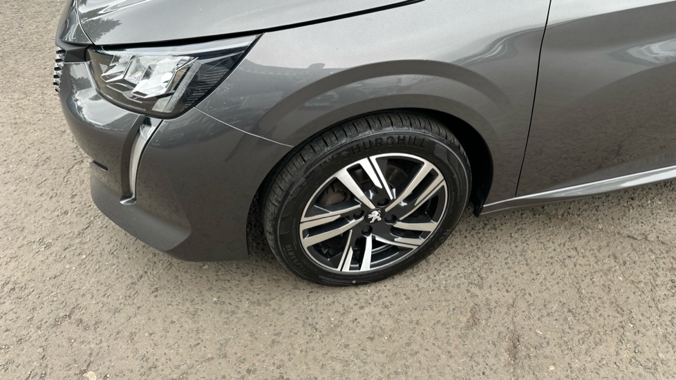 Peugeot 208 1.2 PureTech 100 Active Premium + 5dr Petrol Hatchback - Image 25