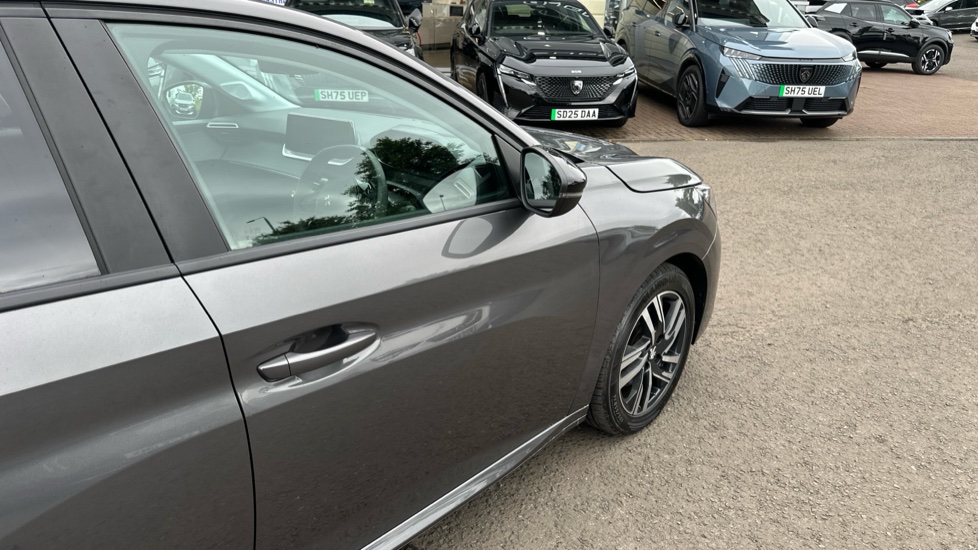 Peugeot 208 1.2 PureTech 100 Active Premium + 5dr Petrol Hatchback - Image 32