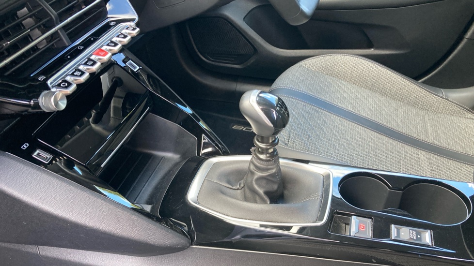 Peugeot 208 1.2 PureTech 100 Allure 5dr Petrol Hatchback - Image 13