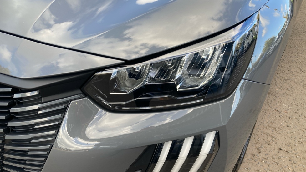 Peugeot 208 1.2 PureTech 100 Allure 5dr Petrol Hatchback - Image 26