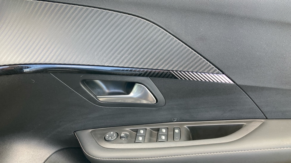 Peugeot 208 1.2 PureTech 100 Allure 5dr Petrol Hatchback - Image 32