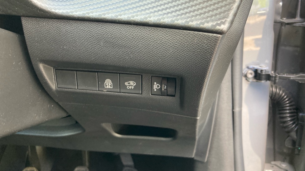 Peugeot 208 1.2 PureTech 100 Allure 5dr Petrol Hatchback - Image 35