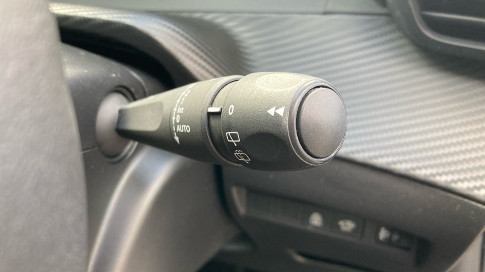 Peugeot 208 1.2 PureTech 100 Allure 5dr Petrol Hatchback - Image 36