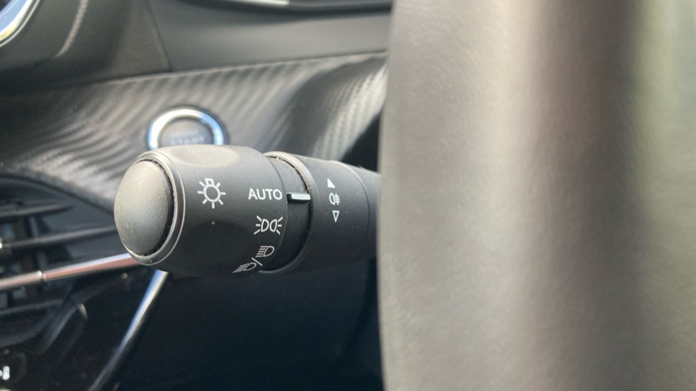 Peugeot 208 1.2 PureTech 100 Allure 5dr Petrol Hatchback - Image 37