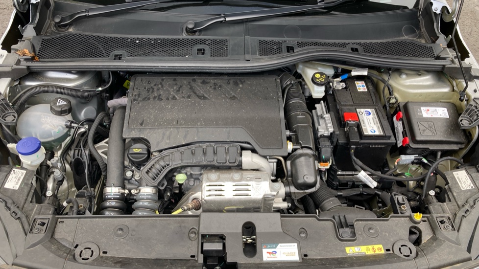 Peugeot 208 1.2 PureTech 100 Style 5dr Petrol Hatchback - Image 21