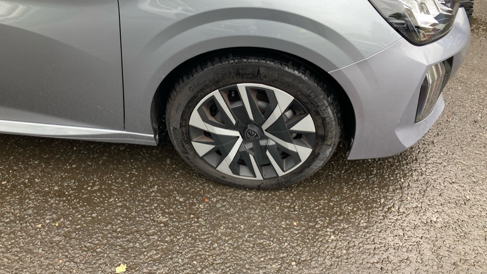 Peugeot 208 1.2 PureTech 100 Style 5dr Petrol Hatchback - Image 26