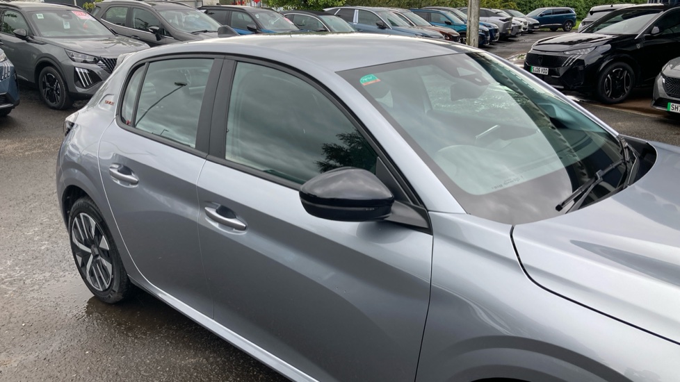 Peugeot 208 1.2 PureTech 100 Style 5dr Petrol Hatchback - Image 27