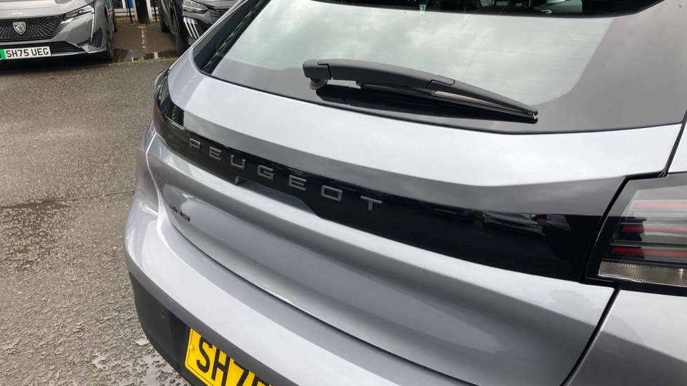 Peugeot 208 1.2 PureTech 100 Style 5dr Petrol Hatchback - Image 30