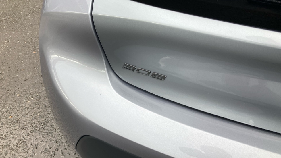 Peugeot 208 1.2 PureTech 100 Style 5dr Petrol Hatchback - Image 31