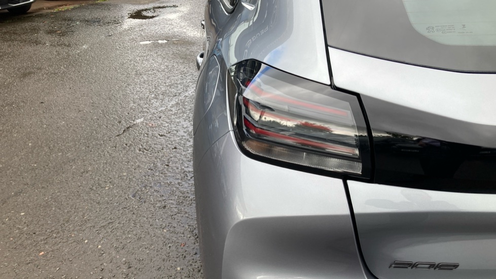 Peugeot 208 1.2 PureTech 100 Style 5dr Petrol Hatchback - Image 32