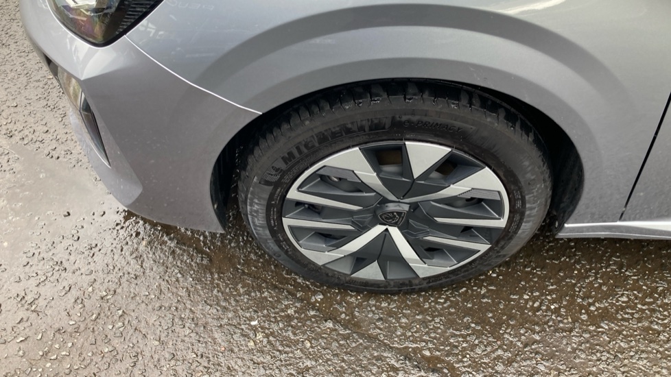 Peugeot 208 1.2 PureTech 100 Style 5dr Petrol Hatchback - Image 35
