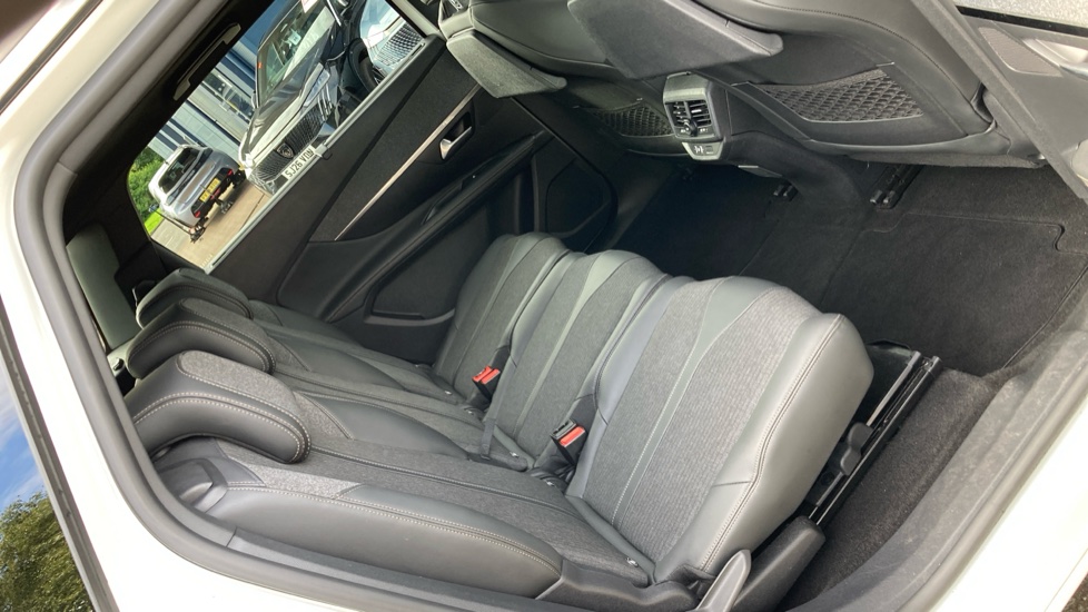 Peugeot 5008 1.2 PureTech GT Line Premium 5dr Petrol Estate - Image 16