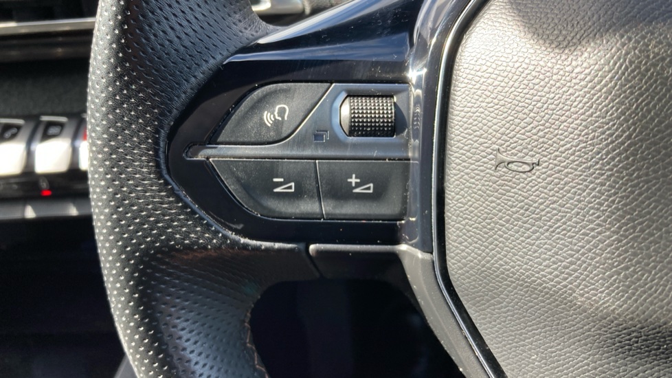 Peugeot 5008 1.2 PureTech GT Line Premium 5dr Petrol Estate - Image 31
