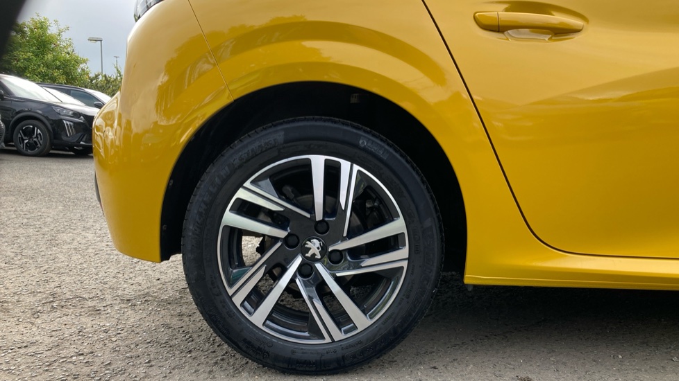 Peugeot 208 1.2 PureTech 100 Allure Premium + 5dr EAT8 Petrol Hatchback - Image 7