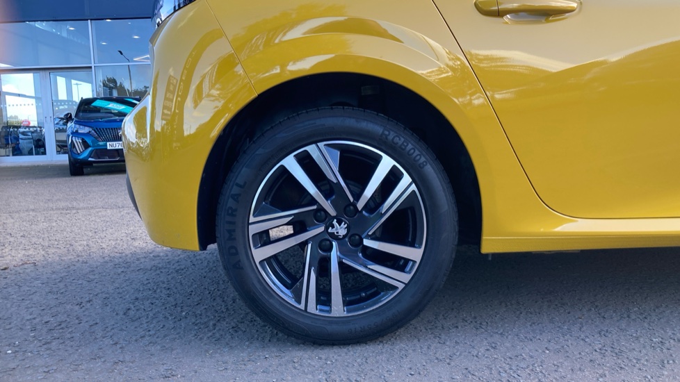 Peugeot 208 1.2 PureTech 100 Active Premium + 5dr Petrol Hatchback - Image 7