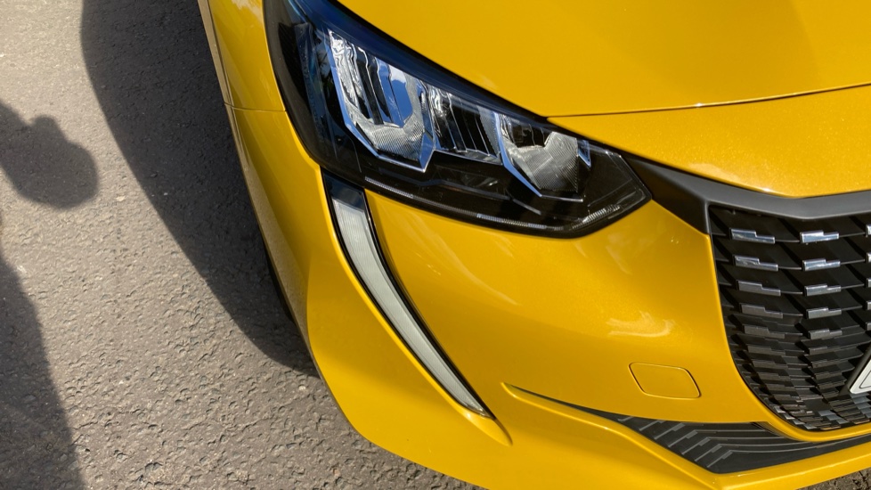 Peugeot 208 1.2 PureTech 100 Active Premium + 5dr Petrol Hatchback - Image 21
