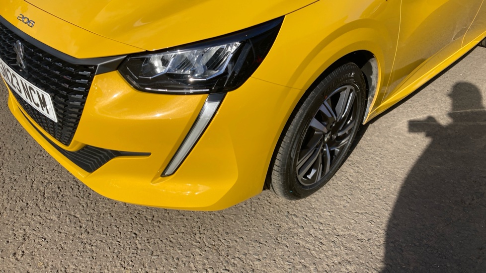 Peugeot 208 1.2 PureTech 100 Active Premium + 5dr Petrol Hatchback - Image 24