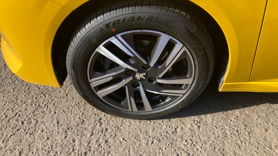 Peugeot 208 1.2 PureTech 100 Active Premium + 5dr Petrol Hatchback - Image 25
