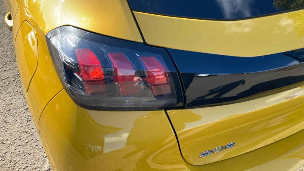Peugeot 208 1.2 PureTech 100 Active Premium + 5dr Petrol Hatchback - Image 30