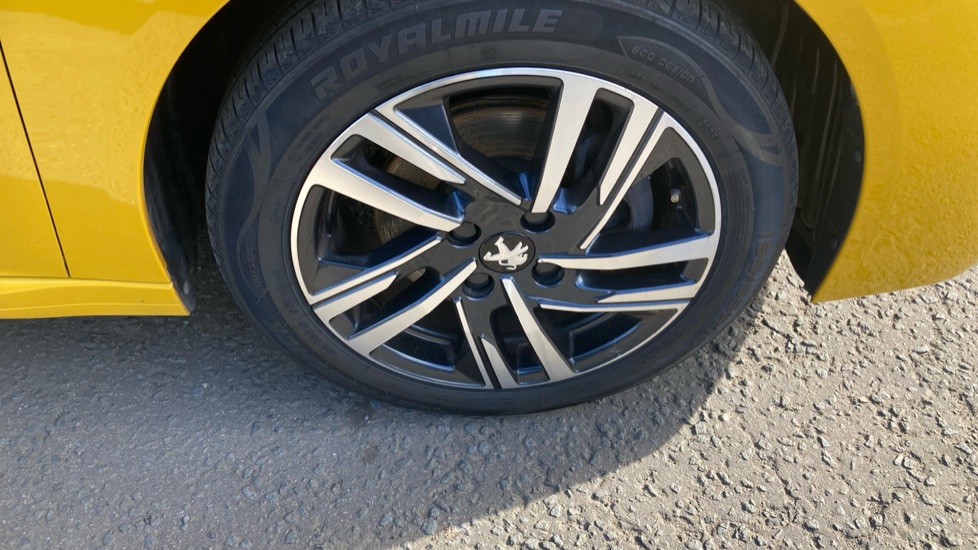 Peugeot 208 1.2 PureTech 100 Active Premium + 5dr Petrol Hatchback - Image 38