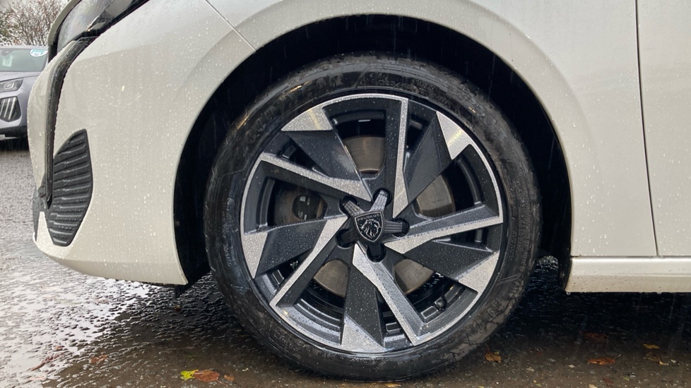Peugeot 308 1.6 Plug-in Hybrid Allure Premium 5dr e-EAT8 Hatchback - Image 7