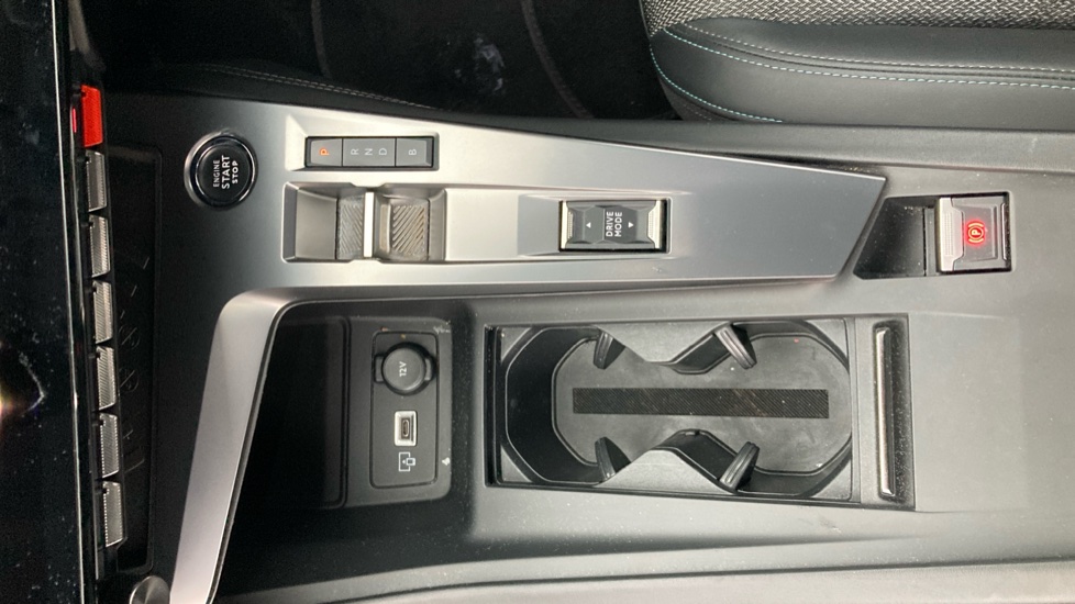 Peugeot 308 1.6 Plug-in Hybrid Allure Premium 5dr e-EAT8 Hatchback - Image 13