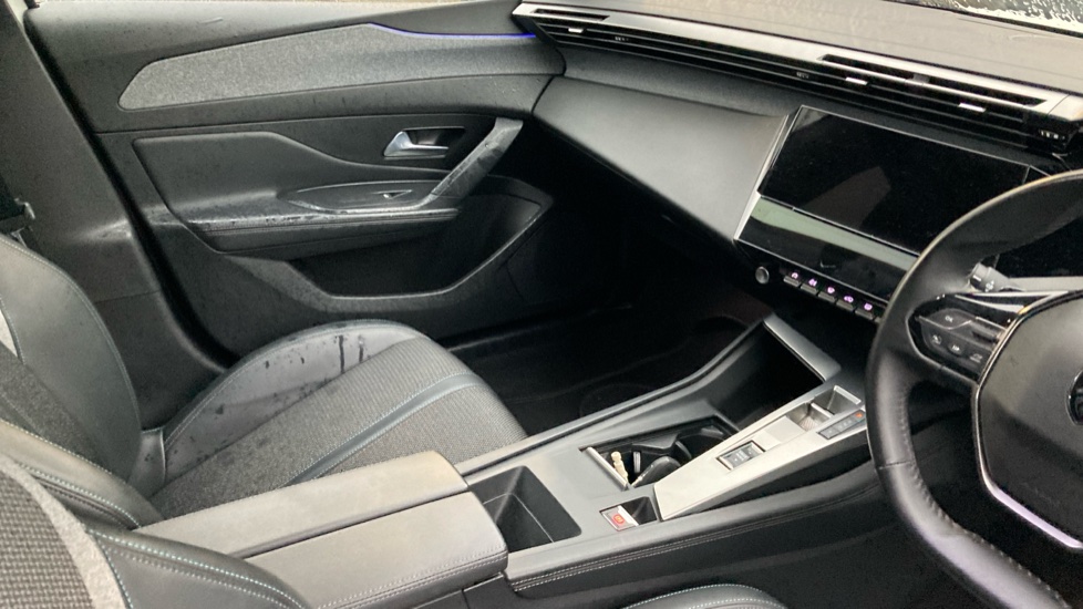 Peugeot 308 1.6 Plug-in Hybrid Allure Premium 5dr e-EAT8 Hatchback - Image 14