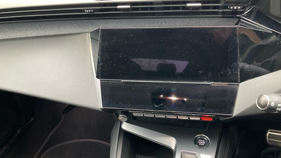 Peugeot 308 1.6 Plug-in Hybrid Allure Premium 5dr e-EAT8 Hatchback - Image 18