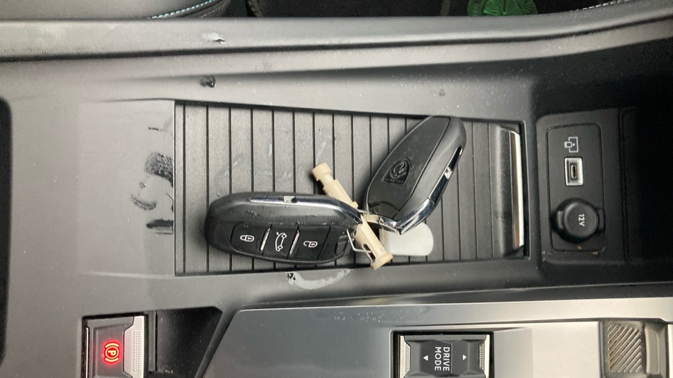 Peugeot 308 1.6 Plug-in Hybrid Allure Premium 5dr e-EAT8 Hatchback - Image 20