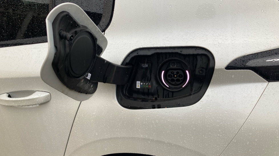 Peugeot 308 1.6 Plug-in Hybrid Allure Premium 5dr e-EAT8 Hatchback - Image 23