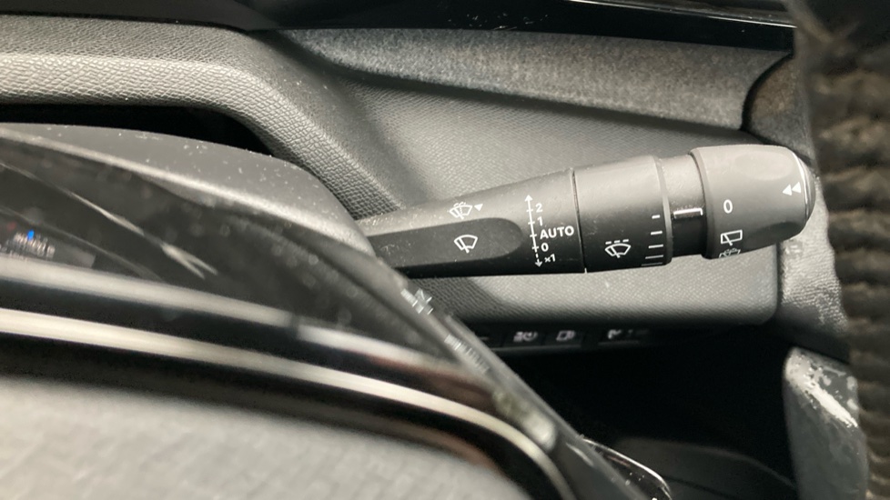 Peugeot 308 1.6 Plug-in Hybrid Allure Premium 5dr e-EAT8 Hatchback - Image 27