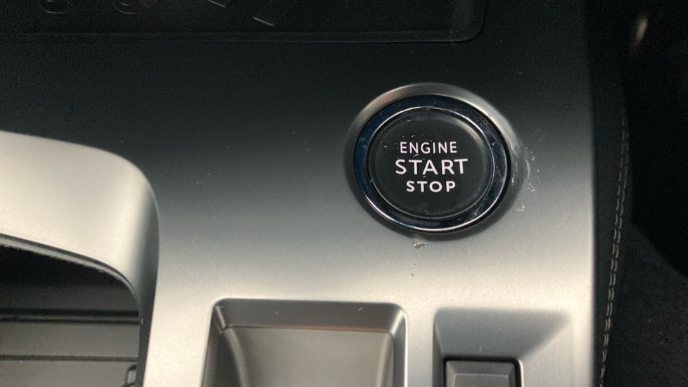 Peugeot 308 1.6 Plug-in Hybrid Allure Premium 5dr e-EAT8 Hatchback - Image 33
