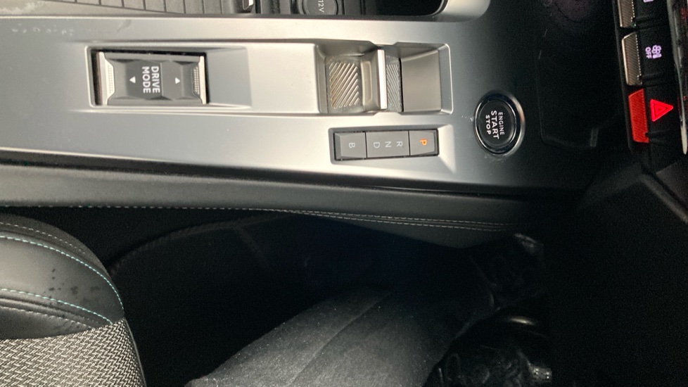 Peugeot 308 1.6 Plug-in Hybrid Allure Premium 5dr e-EAT8 Hatchback - Image 34