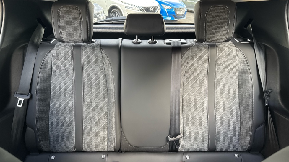 Peugeot 208 1.2 PureTech 100 Allure 5dr Petrol Hatchback - Image 15