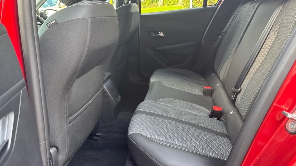 Peugeot 208 1.2 PureTech 100 Allure 5dr Petrol Hatchback - Image 16