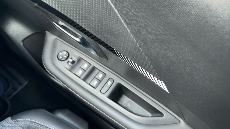 Peugeot 208 1.2 PureTech 100 Allure 5dr Petrol Hatchback - Image 22