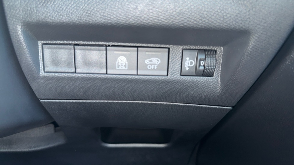 Peugeot 208 1.2 PureTech 100 Allure 5dr Petrol Hatchback - Image 23