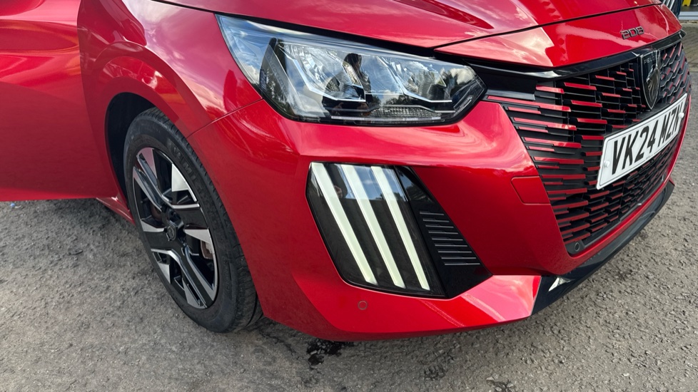 Peugeot 208 1.2 PureTech 100 Allure 5dr Petrol Hatchback - Image 38