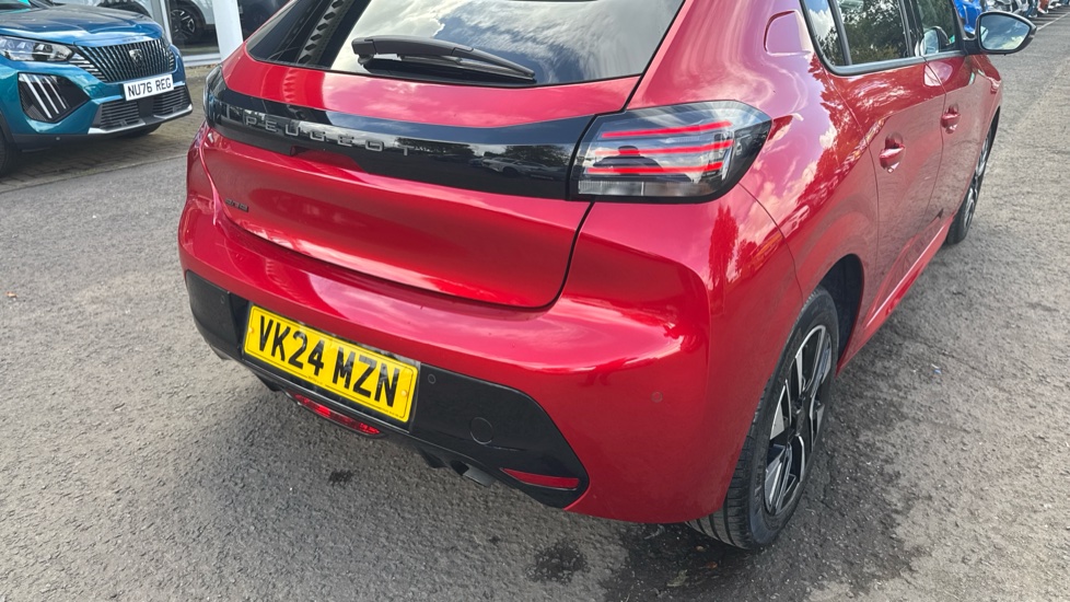 Peugeot 208 1.2 PureTech 100 Allure 5dr Petrol Hatchback - Image 39