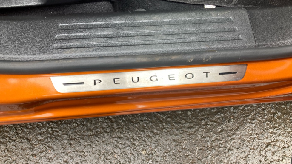Peugeot 2008 1.2 PureTech 130 GT Line 5dr Petrol Estate - Image 33