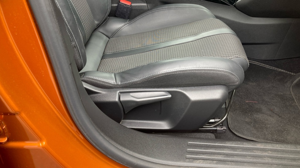 Peugeot 2008 1.2 PureTech 130 GT Line 5dr Petrol Estate - Image 34